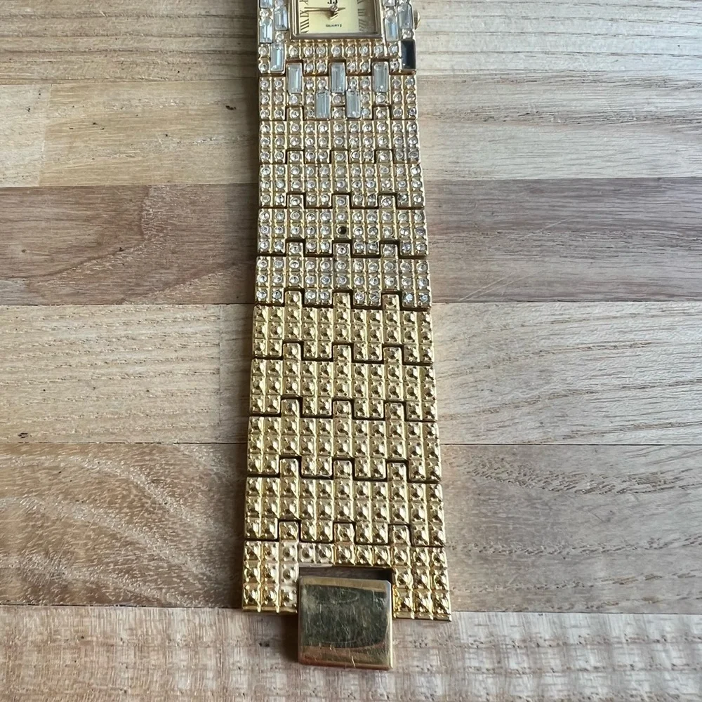 JJ ladies gold tone cocktail bracelet watchNEW BATTERY